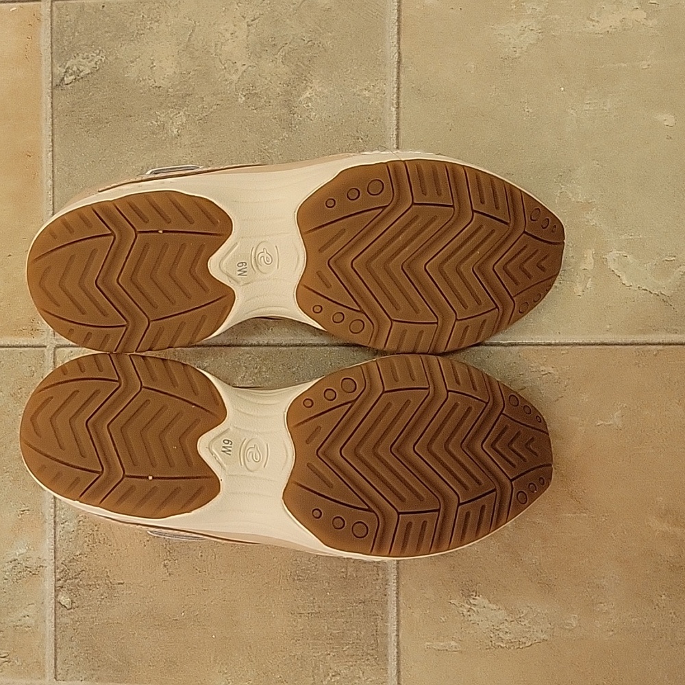 Beige Clogs 👞 - Picture 5 of 5